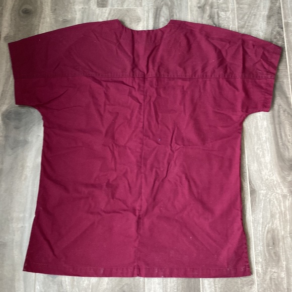 Women’s Mobb Scrub Top - burgundy - Picture 5 of 6